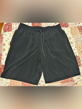 Lululemon Black Athletic Drawstring Shorts size L